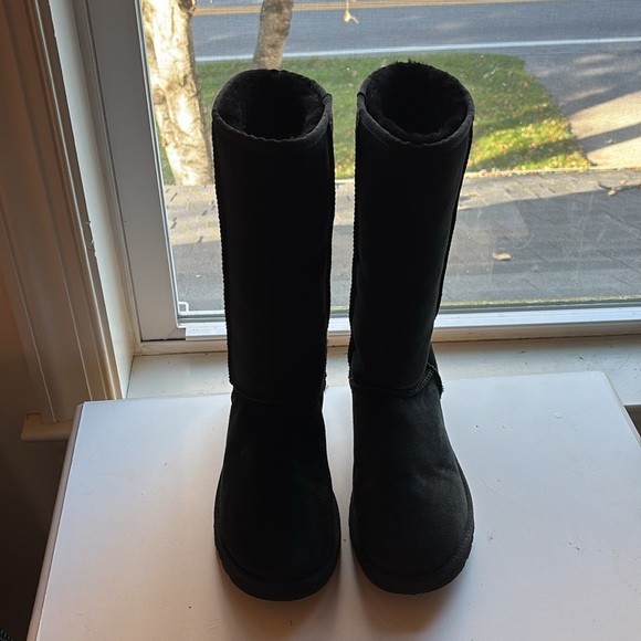 Tall black ugg boots size 9 - Picture 1 of 4